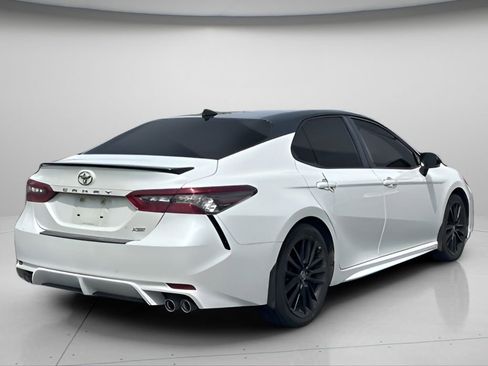 Used 2021 Toyota Camry XSE image 4