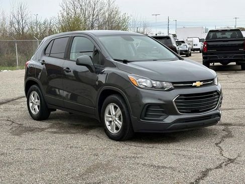 Used 2019 Chevrolet Trax LS w/ Tint and Cruise Package FWD image 8