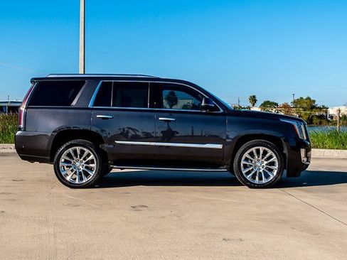 Used 2018 Cadillac Escalade Luxury image 8