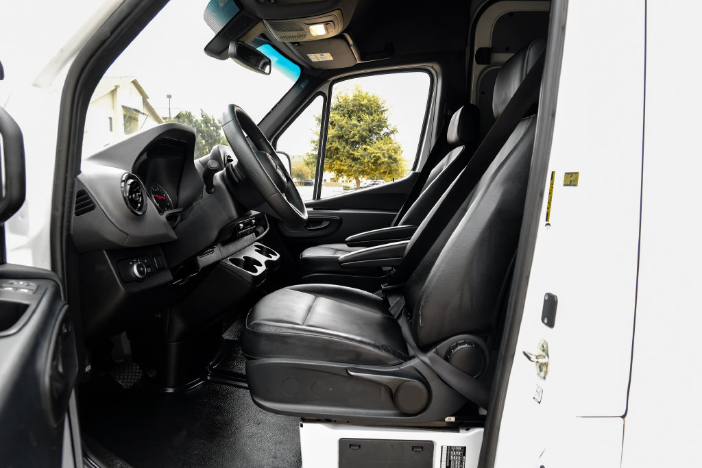 Used 2025 Mercedes-Benz Sprinter 2500 image 32