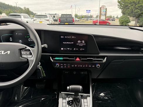 Certified 2024 Kia Niro LX FWD image 25
