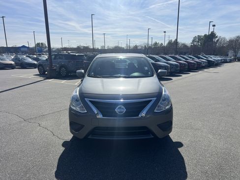 Used 2019 Nissan Versa S Plus image 2
