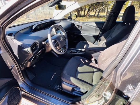 Used 2020 Toyota Prius LE image 24