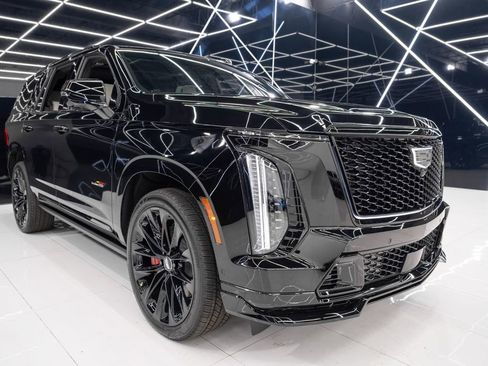 Used 2026 Cadillac Escalade V w/ LPO, ONYX Package image 6