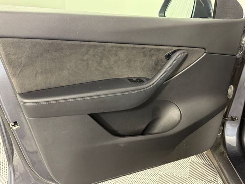 Used 2021 Tesla Model Y Standard Range image 14