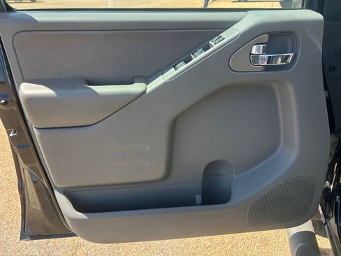 Used 2019 Nissan Frontier SL image 6