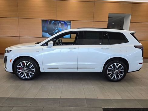 New 2025 Cadillac XT6 Sport w/ Technology Package image 2