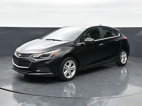 Used 2018 Chevrolet Cruze LT FWD image 3
