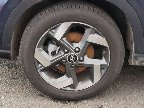 Certified 2025 Hyundai Venue Limited FWD image 9