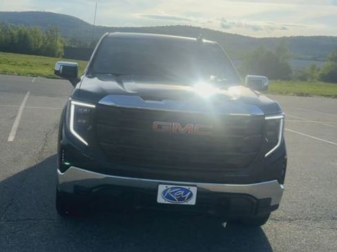 Used 2023 GMC Sierra 1500 Pro w/ Pro Value Package AWD/4WD image 3