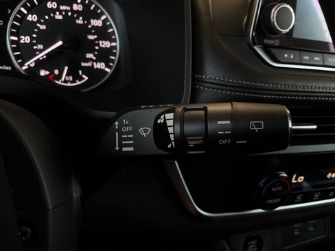 Used 2025 Nissan Rogue SV FWD image 36