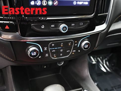 Used 2021 Chevrolet Traverse LT image 20