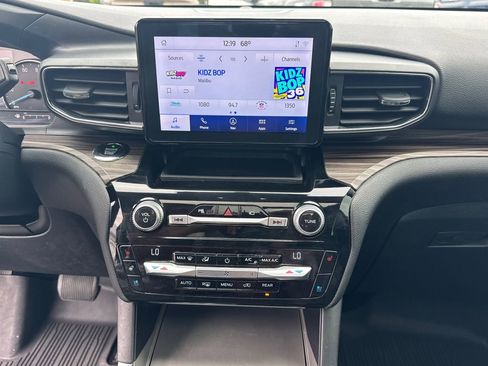 Used 2021 Ford Explorer Limited w/ Equipment Group 301A RWD image 31