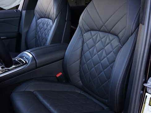 Used 2024 BMW X7 xDrive40i w/ M Sport Package image 9