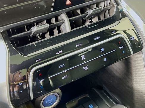 Used 2021 Toyota Venza Limited image 15