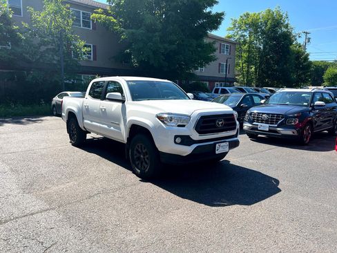 Used 2022 Toyota Tacoma SR image 7