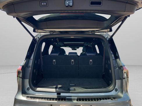 Certified 2026 INFINITI QX80 4WD w/ Sport Exterior Package image 41