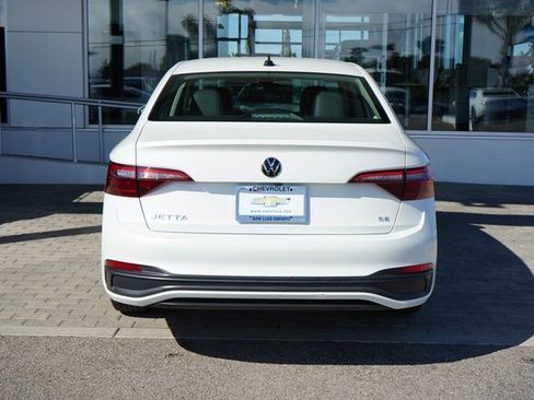 Used 2023 Volkswagen Jetta SE image 6