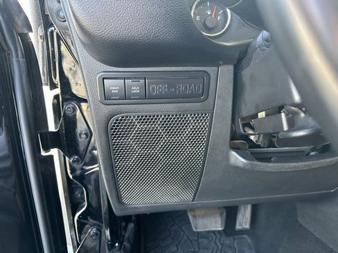 Used 2016 Jeep Wrangler Unlimited Rubicon w/ Connectivity Group image 4