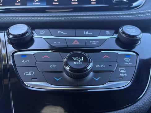 New 2026 Chrysler Pacifica Select image 30