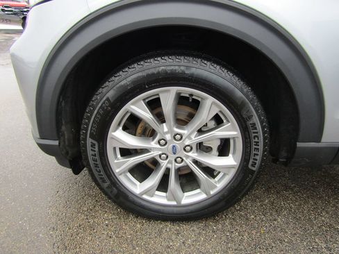 Used 2024 Ford Explorer XLT w/ Equipment Group 202A AWD/4WD image 10