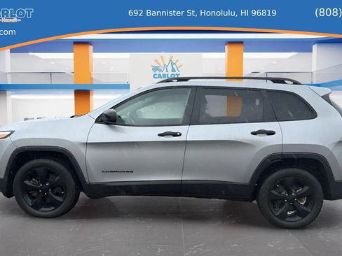 Used 2017 Jeep Cherokee Sport FWD image 5