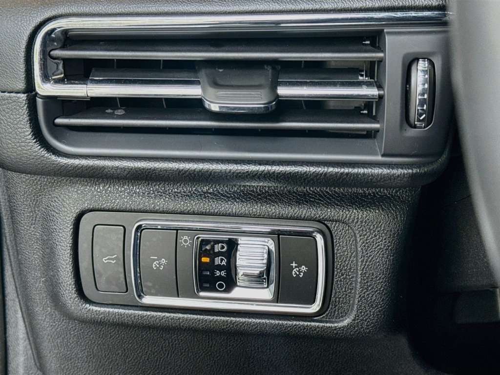 Used 2022 Lincoln Corsair FWD image 11