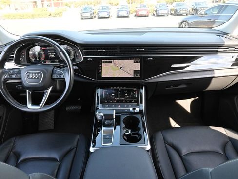 Used 2023 Audi Q8 Premium image 4