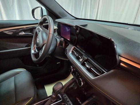 Used 2025 Chevrolet TrailBlazer ACTIV w/ Convenience Package FWD image 19