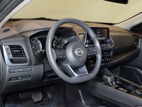 Used 2023 Nissan Rogue SV AWD/4WD image 5