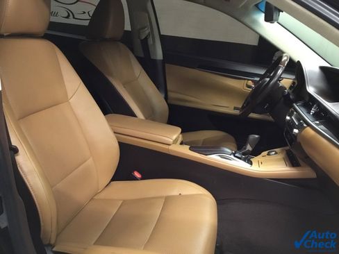 Used 2018 Lexus ES 350 w/ Navigation System Package image 32