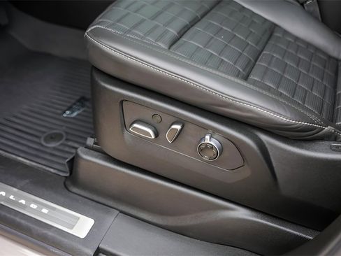 Used 2025 Cadillac Escalade Sport Platinum w/ LPO, ONYX Package image 9