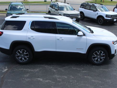 Used 2023 GMC Acadia SLT w/ LPO, Floor Liner Package AWD/4WD image 9