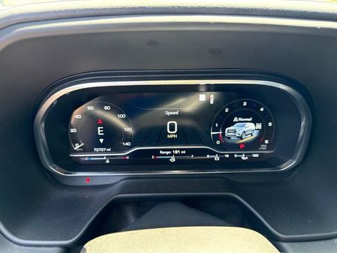 Used 2023 GMC Yukon SLT AWD/4WD image 7