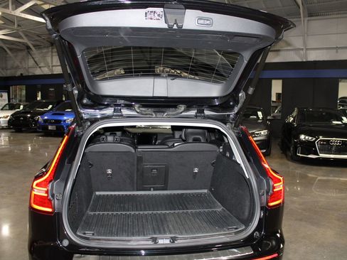 Used 2021 Volvo V60 T5 Cross Country w/ Climate Package image 12