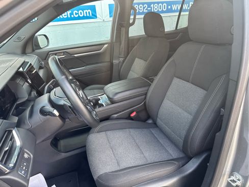 Used 2025 GMC Acadia Elevation FWD image 33