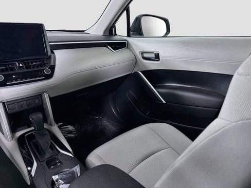 Certified 2025 Toyota Corolla Cross LE w/ Moonroof Package FWD image 24