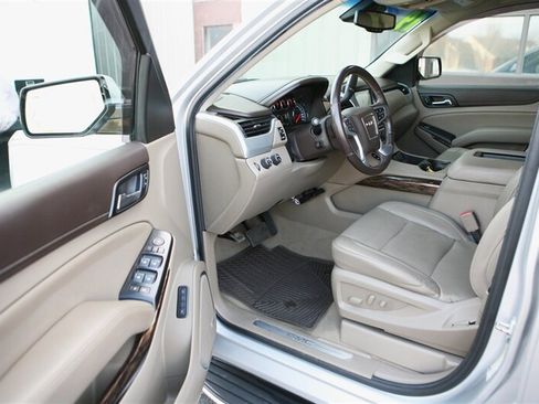 Used 2019 GMC Yukon XL SLT w/ Open Road Package image 8