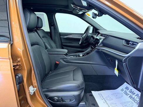 New 2026 Jeep Grand Cherokee Limited AWD/4WD image 9