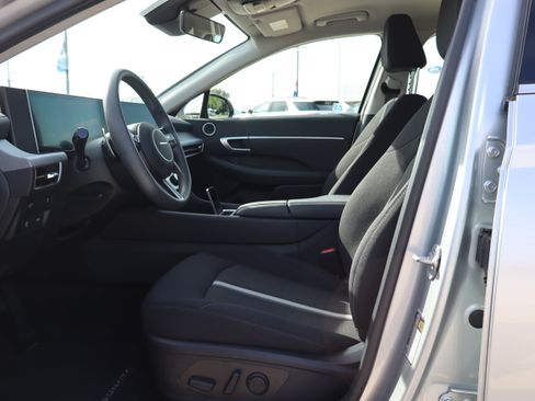 Used 2025 Hyundai Sonata SEL FWD image 9