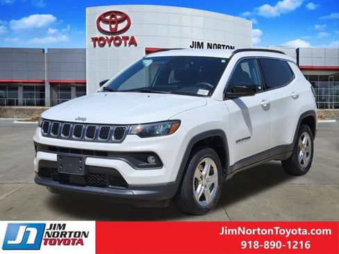 Used 2024 Jeep Compass Latitude AWD/4WD image 3