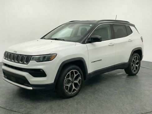 Used 2025 Jeep Compass Limited AWD/4WD image 3