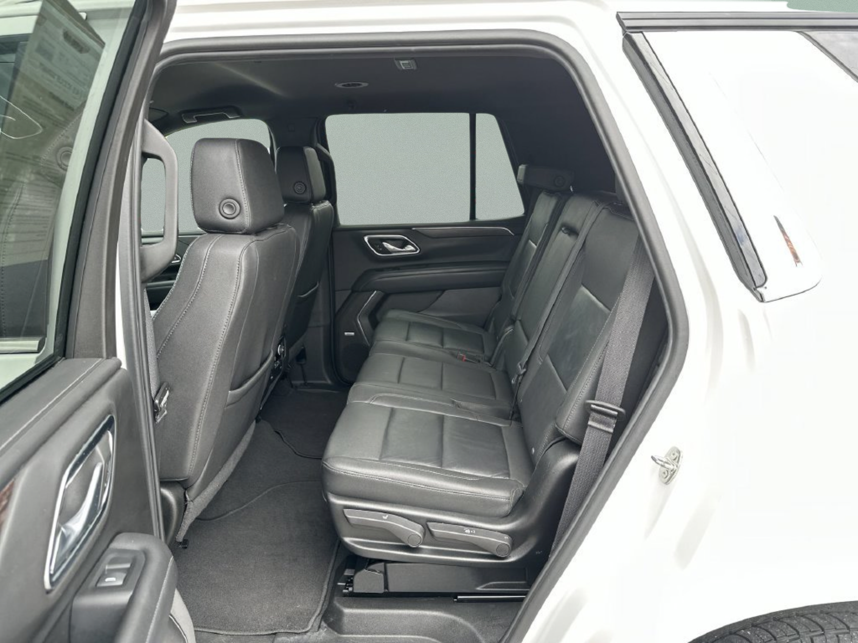 Used 2024 Chevrolet Tahoe LT w/ Luxury Package RWD image 22