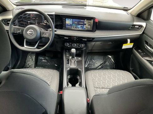New 2025 Nissan Kicks SV w/ Illumination Package image 32