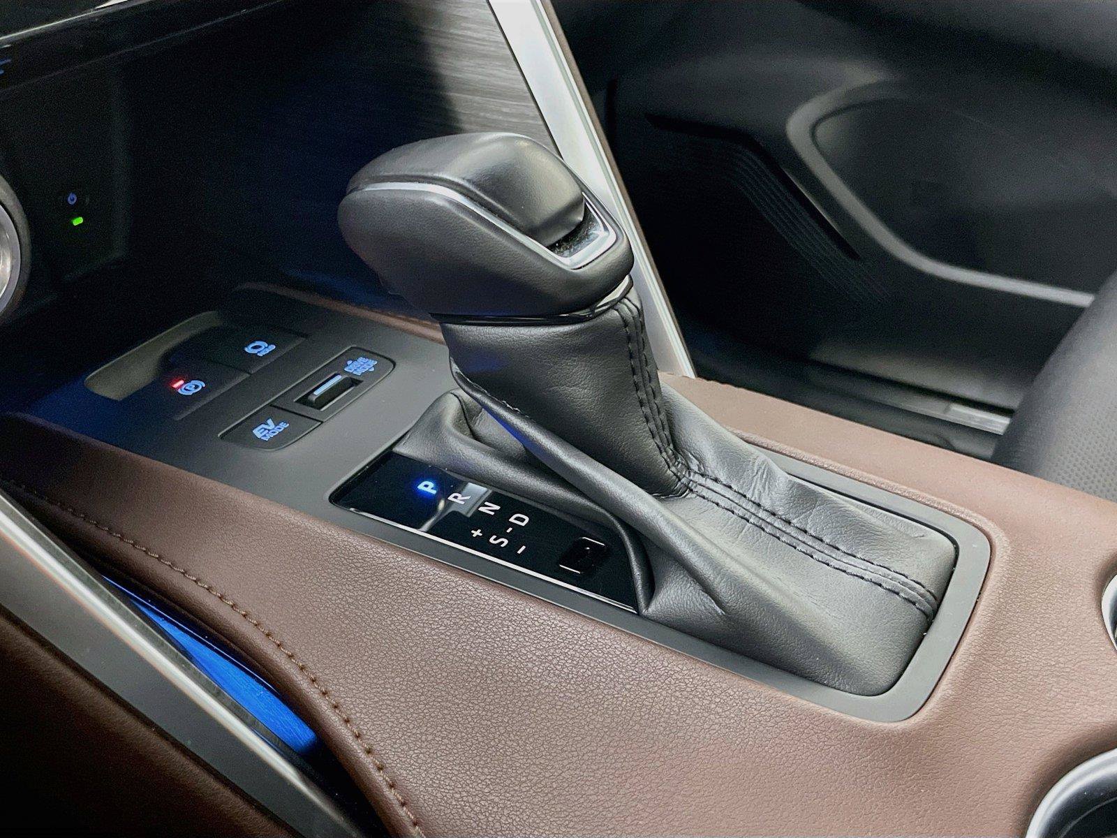 Used 2021 Toyota Venza Limited w/ Carpet Mat Package (TMS) AWD/4WD image 16