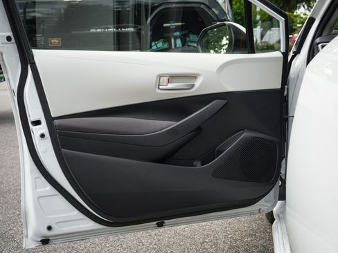 Used 2020 Toyota Corolla LE FWD image 14