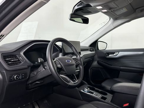 Used 2025 Ford Escape Platinum image 4