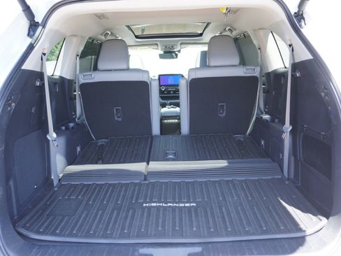 Used 2024 Toyota Highlander Platinum AWD/4WD image 11