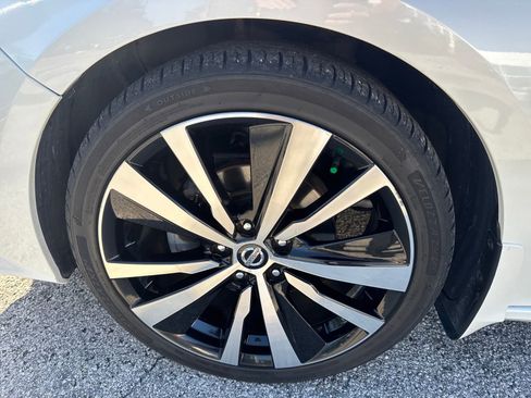 Used 2019 Nissan Altima 2.5 Platinum FWD image 11