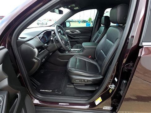 Used 2022 Chevrolet Traverse LT image 10
